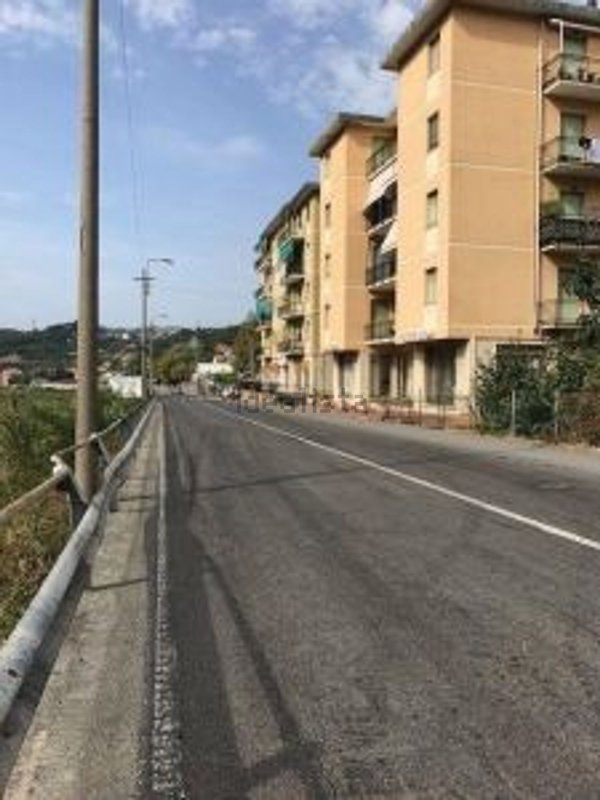 negozio in vendita a Serra Riccò in zona Serra