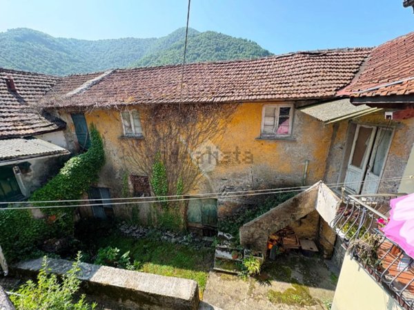 casa indipendente in vendita a Serra Riccò in zona Serra