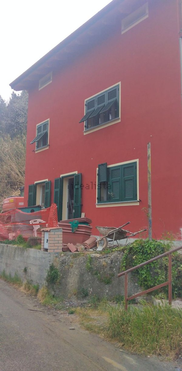 casa indipendente in vendita a Serra Riccò in zona Serra