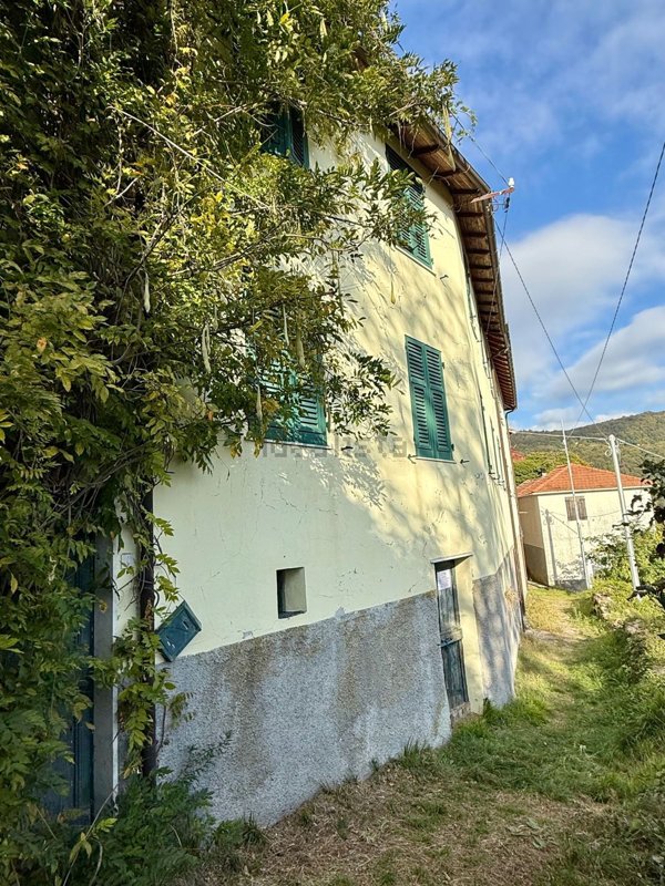 rudere in vendita a Serra Riccò in zona Serra