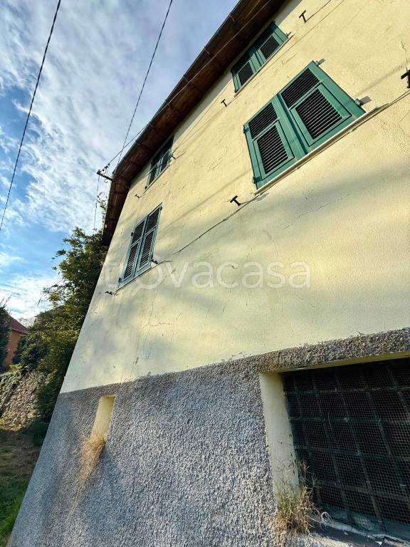 casale in vendita a Serra Riccò in zona Serra