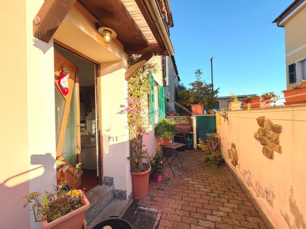casa indipendente in vendita a Serra Riccò in zona San Cipriano