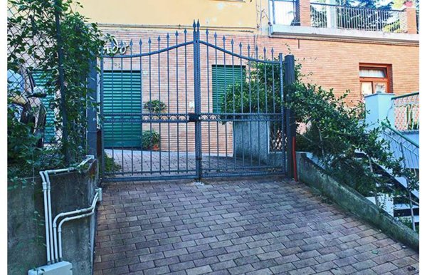 casa indipendente in vendita a Serra Riccò in zona San Cipriano