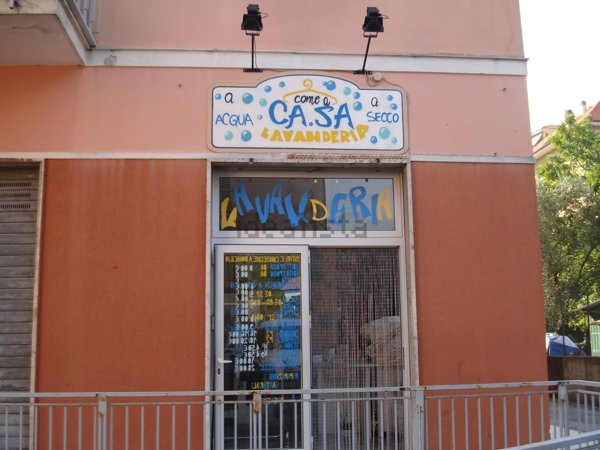 negozio in vendita a Serra Riccò in zona Serra