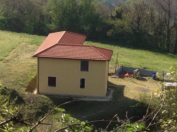 casa indipendente in vendita a Serra Riccò in zona Serra