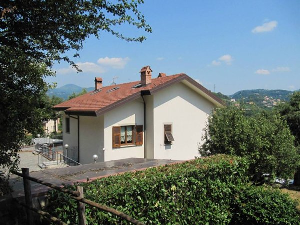 casa indipendente in vendita a Serra Riccò in zona Pedemonte