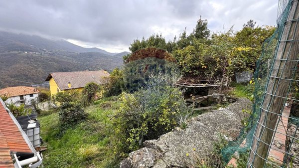 quadrivano in vendita a Serra Riccò in zona Serra