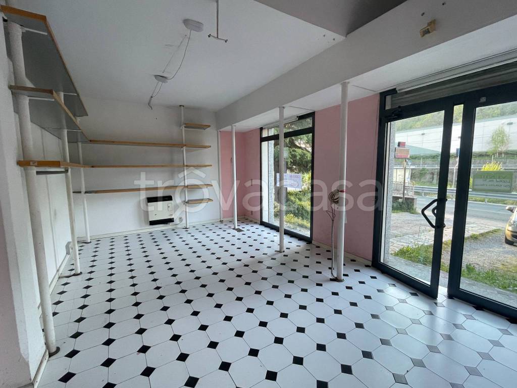 negozio in vendita a Serra Riccò in zona Pedemonte