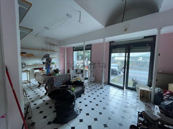 locale commerciale in vendita a Serra Riccò in zona Serra