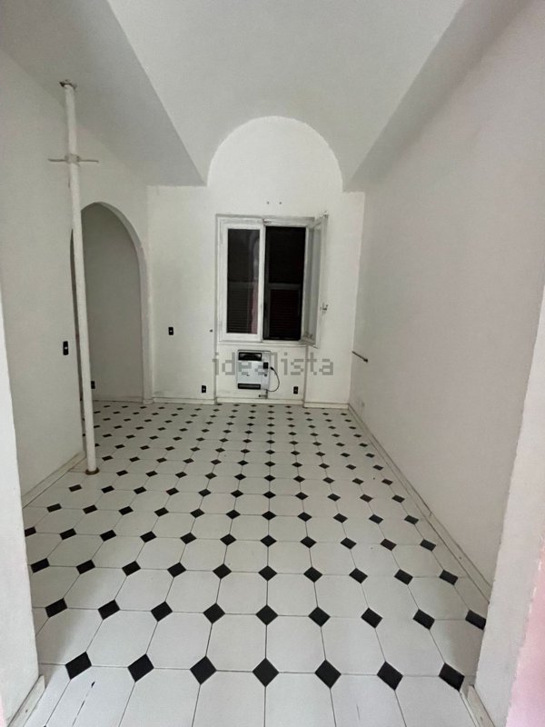 locale commerciale in vendita a Serra Riccò in zona Serra