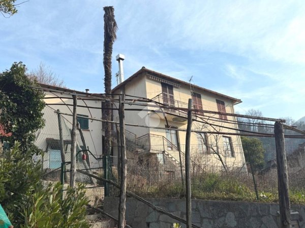 casa indipendente in vendita a Serra Riccò in zona Pedemonte