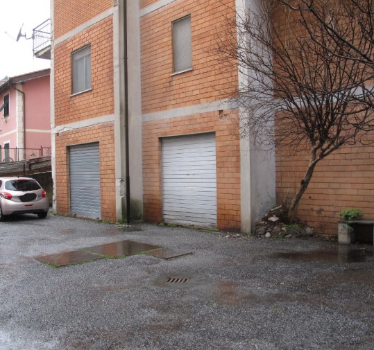 locale di sgombero in vendita a Serra Riccò in zona Serra