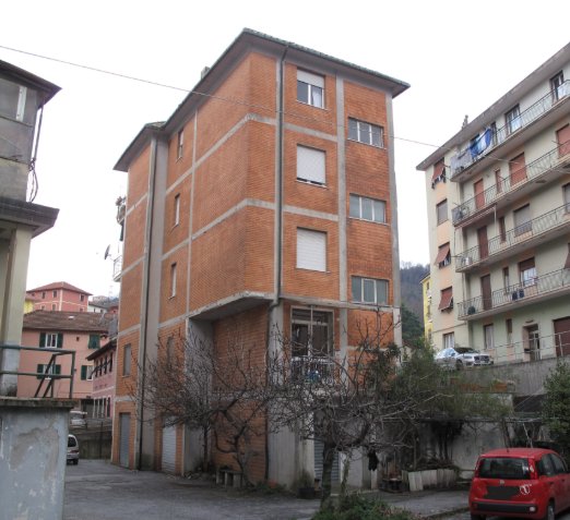 locale di sgombero in vendita a Serra Riccò in zona Pedemonte