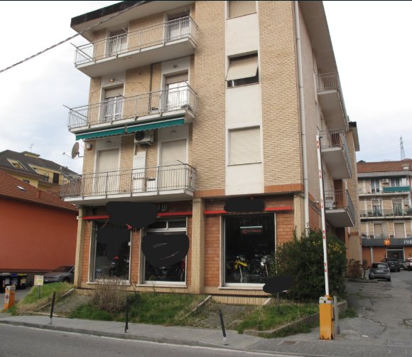 negozio in vendita a Serra Riccò in zona Serra