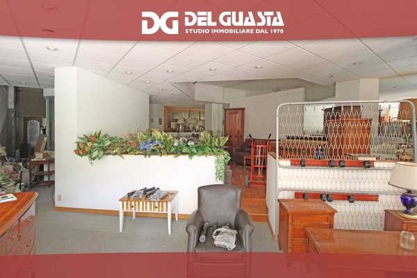 negozio in vendita a Serra Riccò in zona Serra