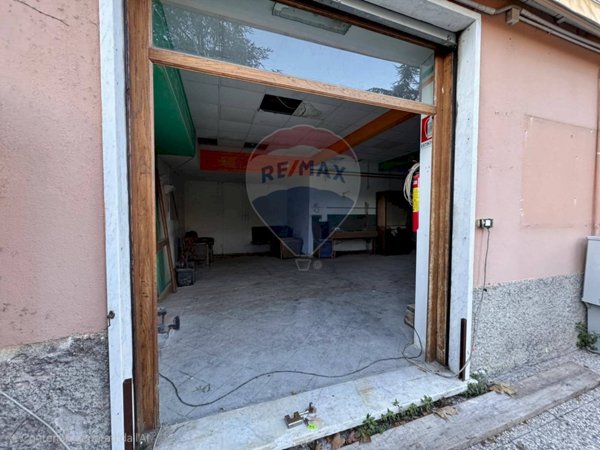 locale commerciale in vendita a Serra Riccò in zona Serra