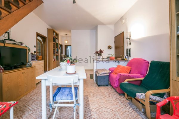 pentavano in vendita a Serra Riccò in zona Serra