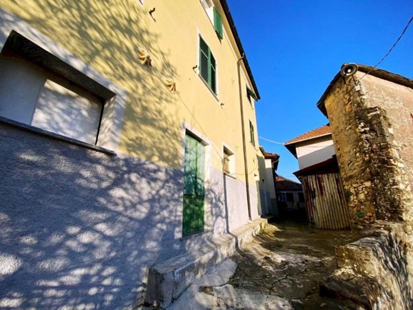 casa indipendente in vendita a Serra Riccò in zona Pedemonte