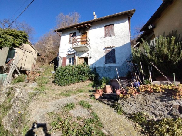 quadrivano in vendita a Serra Riccò in zona Serra