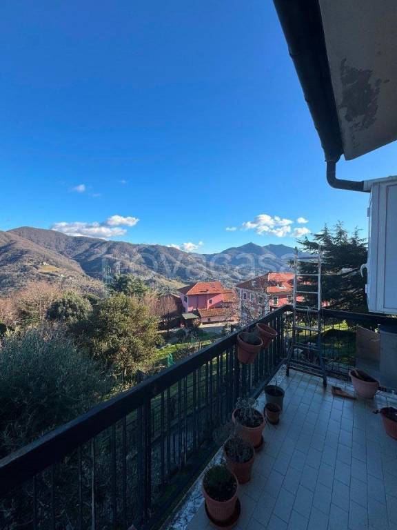 appartamento in vendita a Serra Riccò in zona Pedemonte