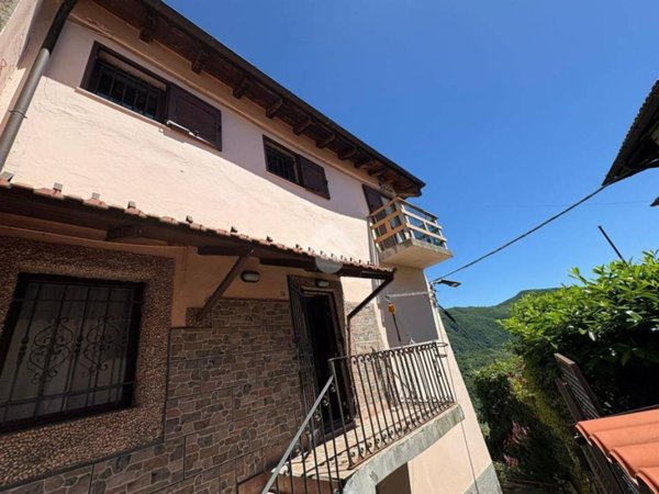 casa indipendente in vendita a Serra Riccò in zona Serra