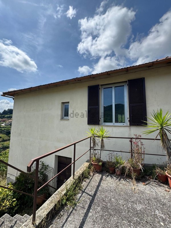casa indipendente in vendita a Serra Riccò in zona Serra