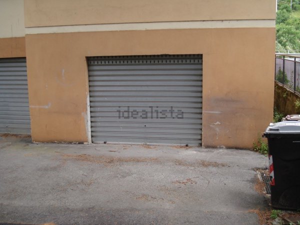 locale di sgombero in vendita a Serra Riccò in zona Serra