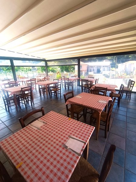 locale commerciale in vendita a Serra Riccò