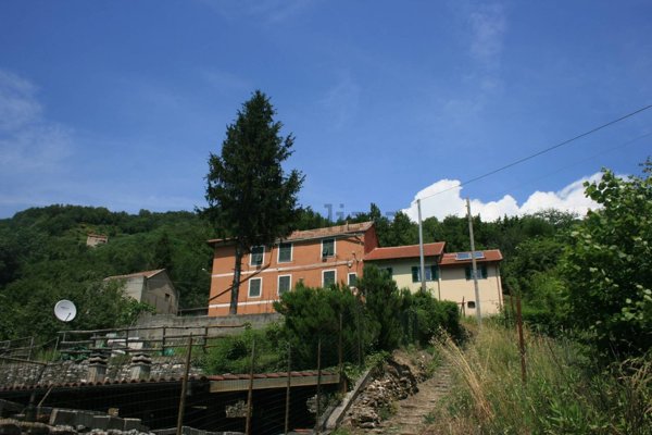 casa indipendente in vendita a Serra Riccò in zona Serra