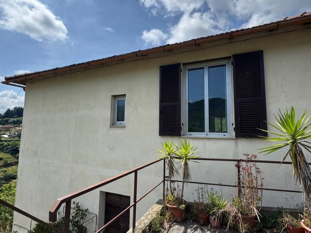 casa indipendente in vendita a Serra Riccò in zona Pedemonte