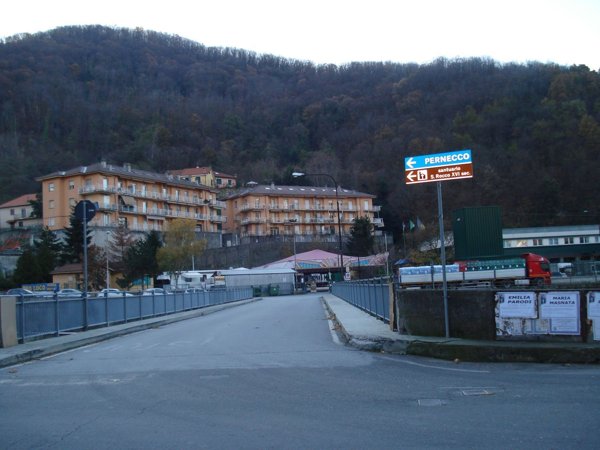 box auto in vendita a Serra Riccò in zona Serra