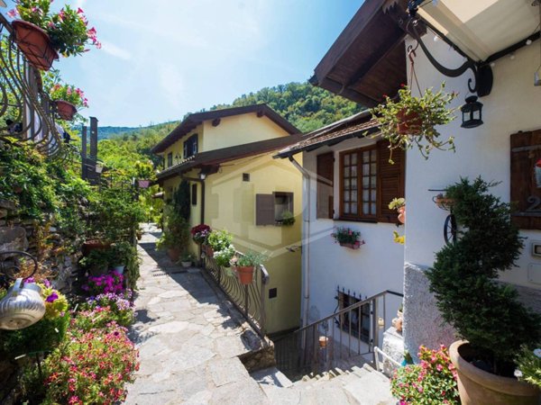 casa indipendente in vendita a Serra Riccò in zona Pedemonte