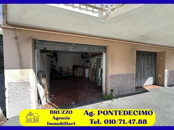 box auto in vendita a Serra Riccò in zona Pedemonte