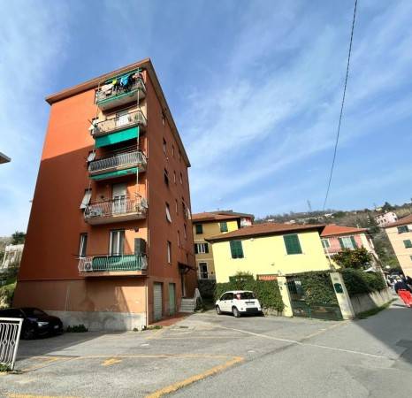 appartamento in vendita a Serra Riccò in zona Castagna