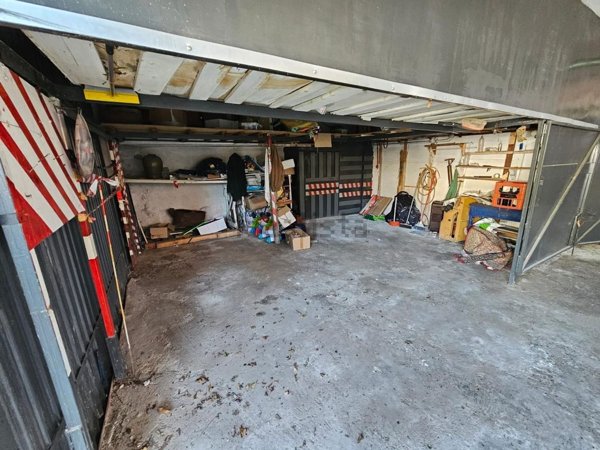 box auto in vendita a Serra Riccò in zona San Cipriano