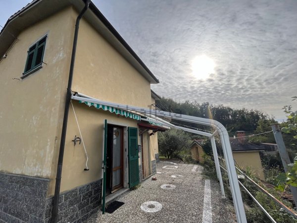 casa indipendente in vendita a Sestri Levante in zona Tassani