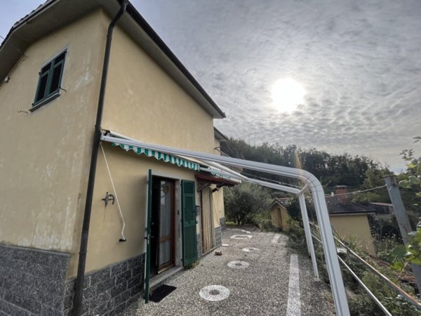 casa indipendente in vendita a Sestri Levante in zona Tassani