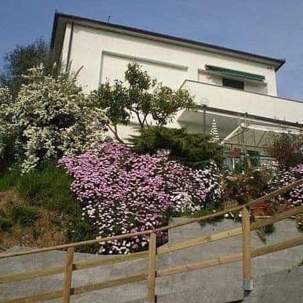 appartamento in vendita a Sestri Levante in zona Santa Vittoria di Libiola