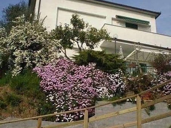 appartamento in vendita a Sestri Levante in zona Santa Vittoria di Libiola