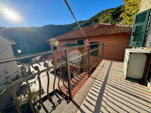 casa indipendente in vendita a Sestri Levante in zona Loto