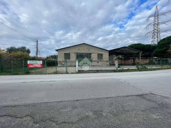 locale commerciale in vendita a Sestri Levante in zona Santa Vittoria di Libiola