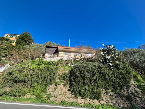 casa indipendente in vendita a Sestri Levante in zona Villa Rovereto