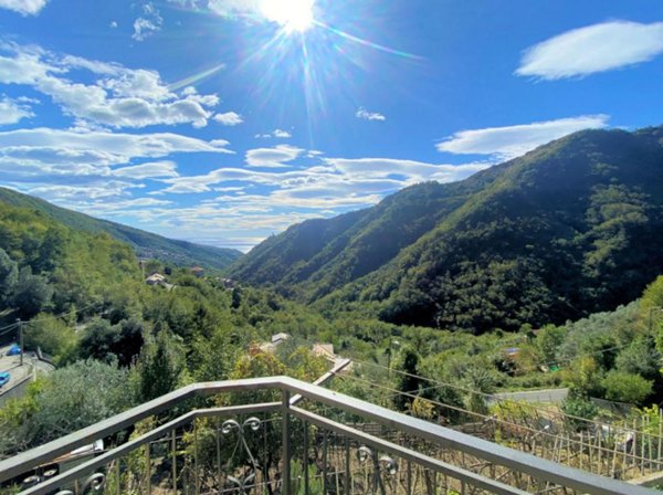 casa indipendente in vendita a Sori in zona Sussisa