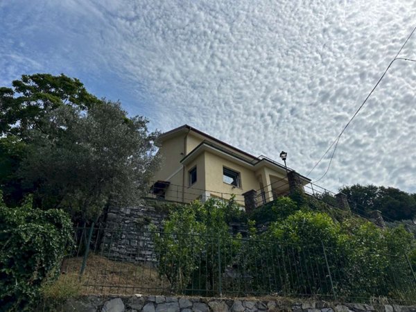casa indipendente in vendita a Sori in zona Sussisa