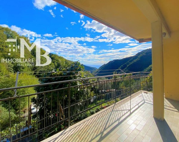 casa indipendente in vendita a Sori in zona Sussisa