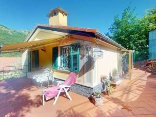 casa indipendente in vendita a Sori in zona Sussisa