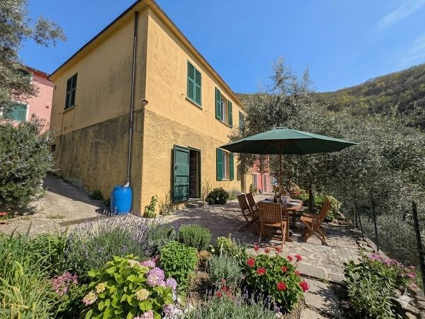 casa indipendente in vendita a Sori in zona Capreno
