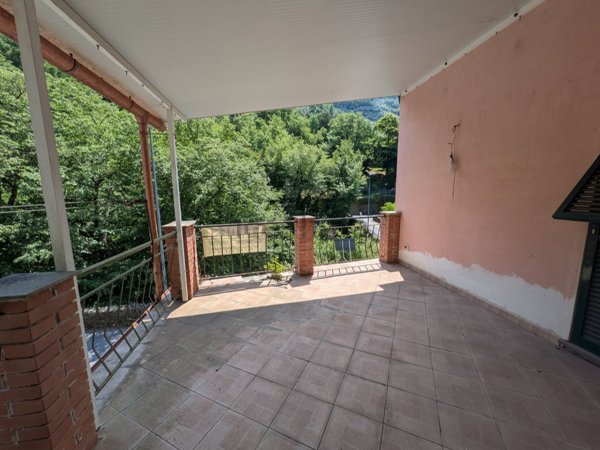 casa indipendente in vendita a Sori in zona Lago