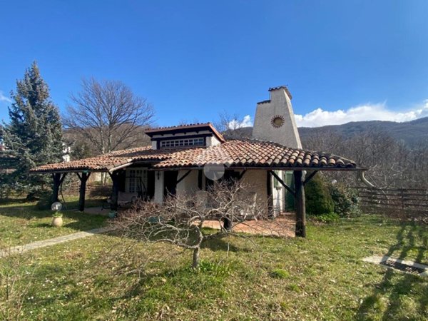 casa indipendente in vendita a Torriglia