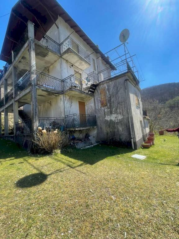 appartamento in vendita a Torriglia in zona Laccio